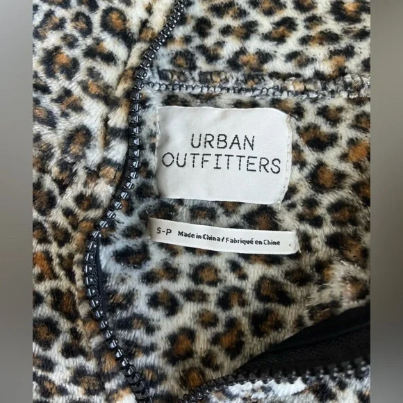 Urban Outfitters Cropped Quarterzip - Picture 3 of 5